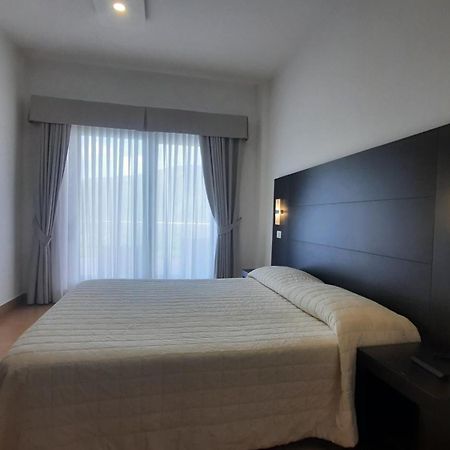 Moresco Park Hotel Сперлонга Экстерьер фото