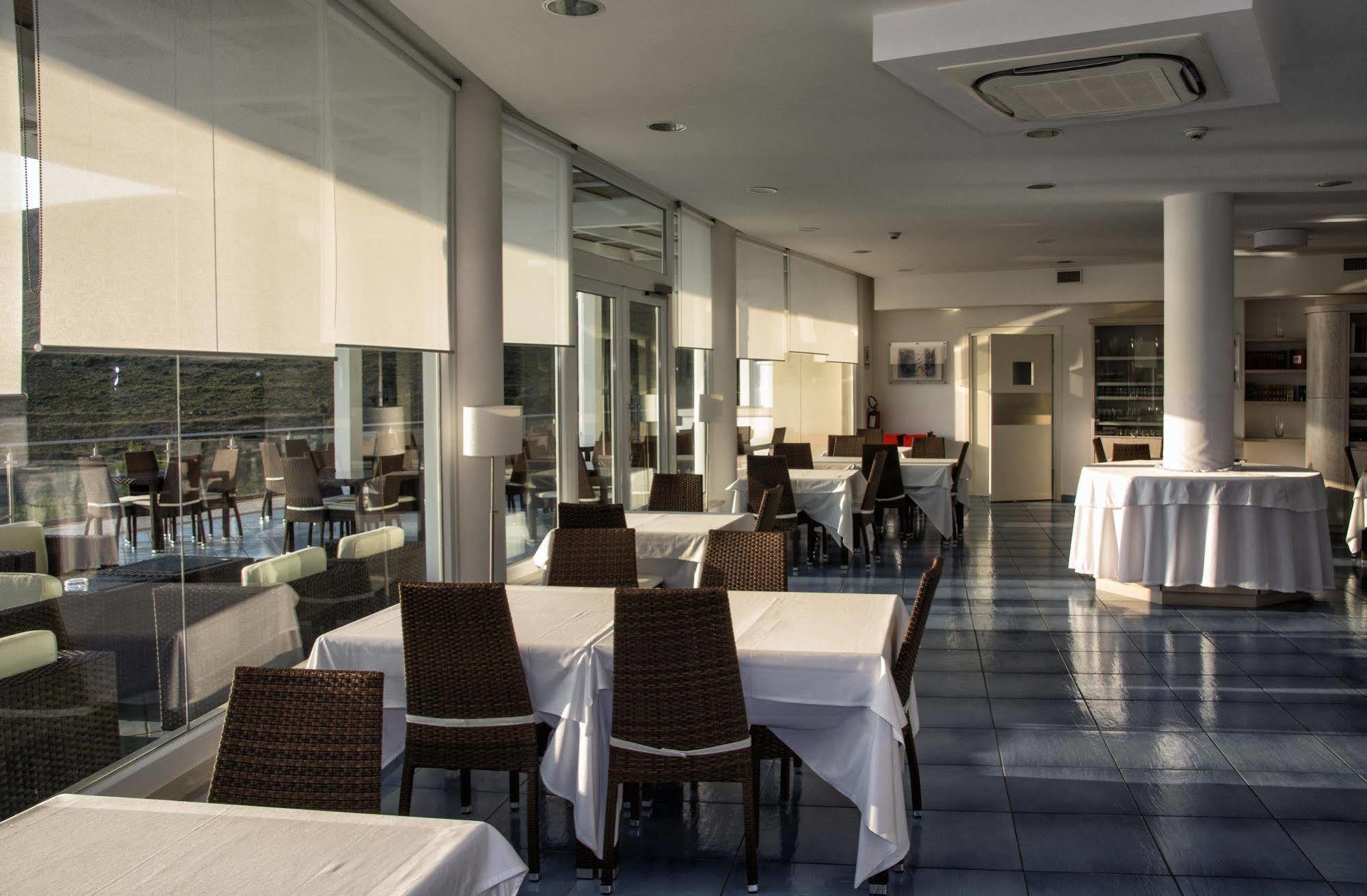 Moresco Park Hotel Сперлонга Экстерьер фото